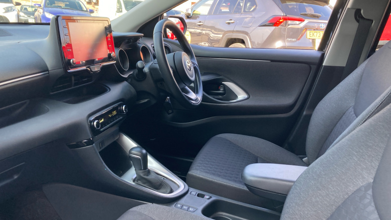 Toyota Yaris 1.5 Hybrid Design 5dr CVT Hybrid Hatchback